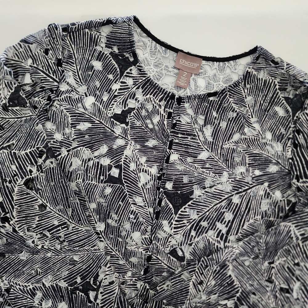 Chico's black white lazer cut single button open front blouse women size 2 (L)